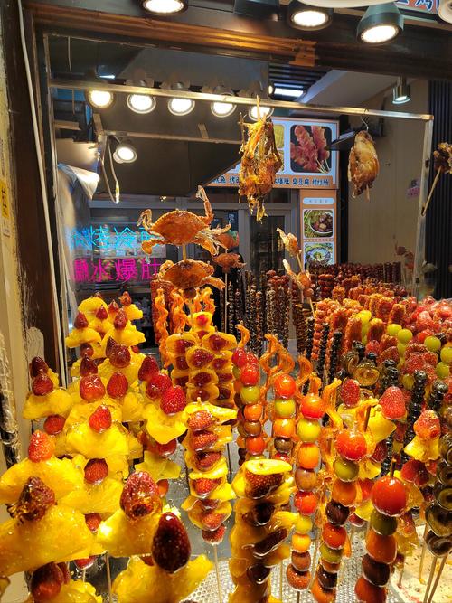 上海夜晚好去处大揭秘！豫园夜市美食与商品超丰富